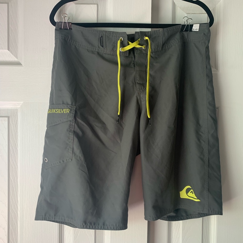 Quicksilver Men’s Everyday Board Short Swim Trunk Size 32”x21”